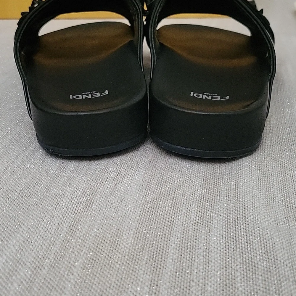Fendi slippers - Picture 4 of 8